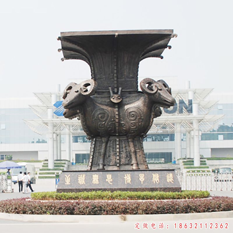 广场四羊方尊铜雕（1）