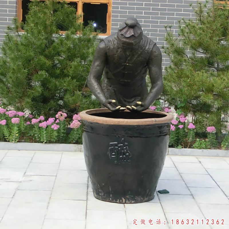广场酿酒人物铜雕（3）