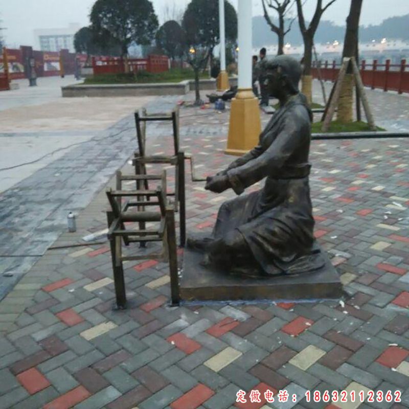 织布人物铜雕（7）