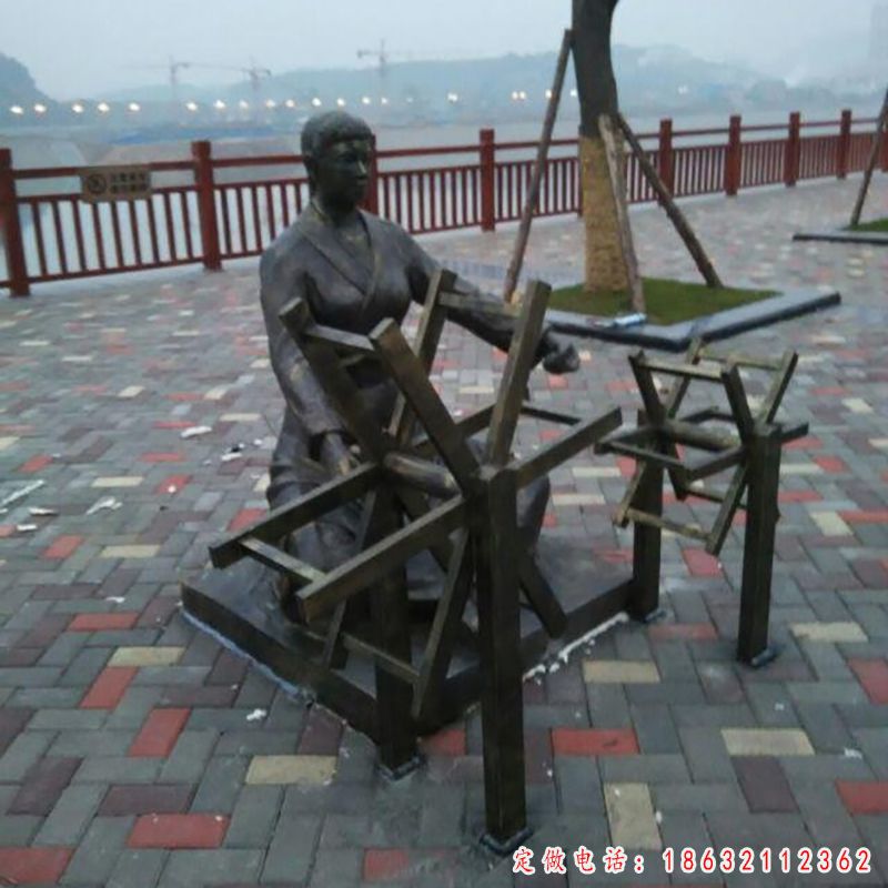 织布人物铜雕（8）