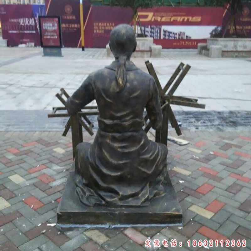 织布人物铜雕（9）