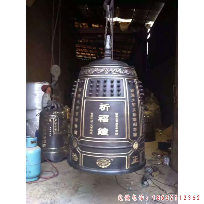 祈福铜钟雕塑（1）