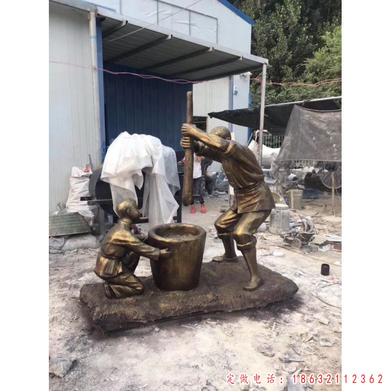打糍粑人物铜雕（2）