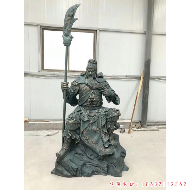 关公持刀铜雕（1）
