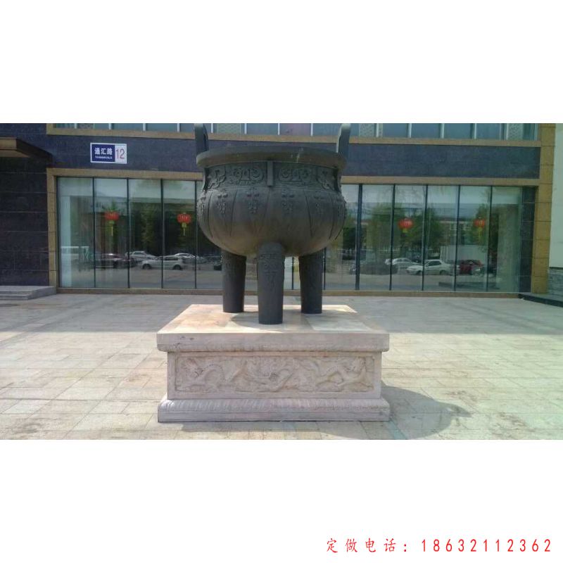 圆形铜鼎雕塑（1）