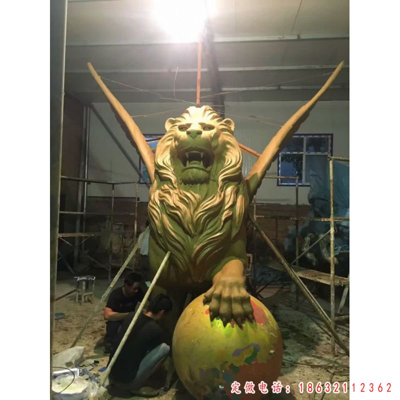 踩球飞狮铜雕（2）