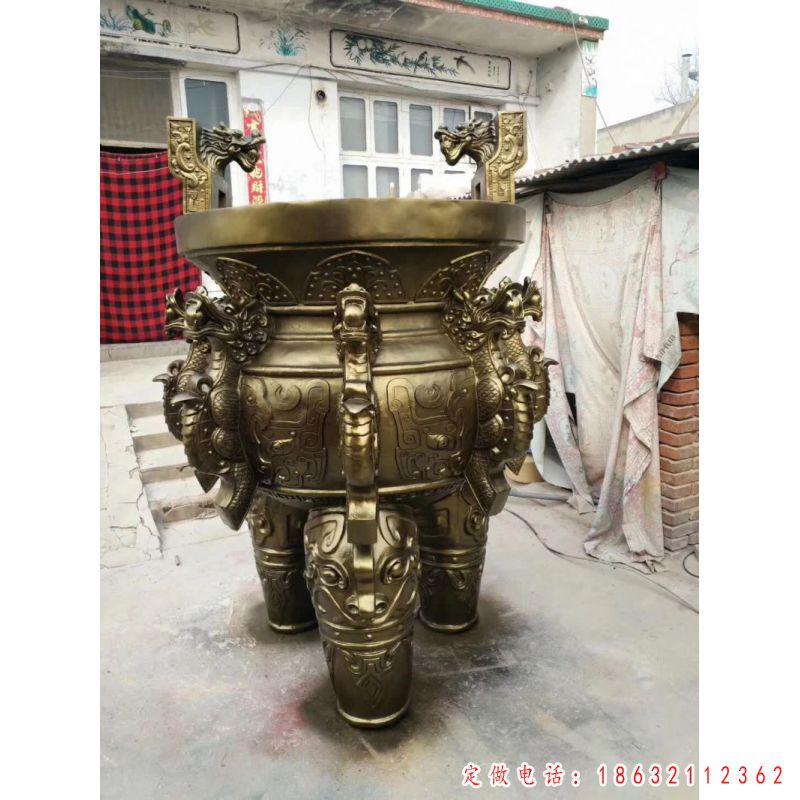 大型三足铜鼎雕塑（1）