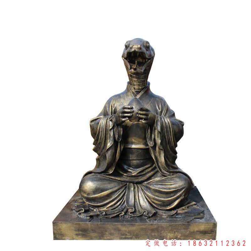 广场人身兽头蛇铜雕（1）