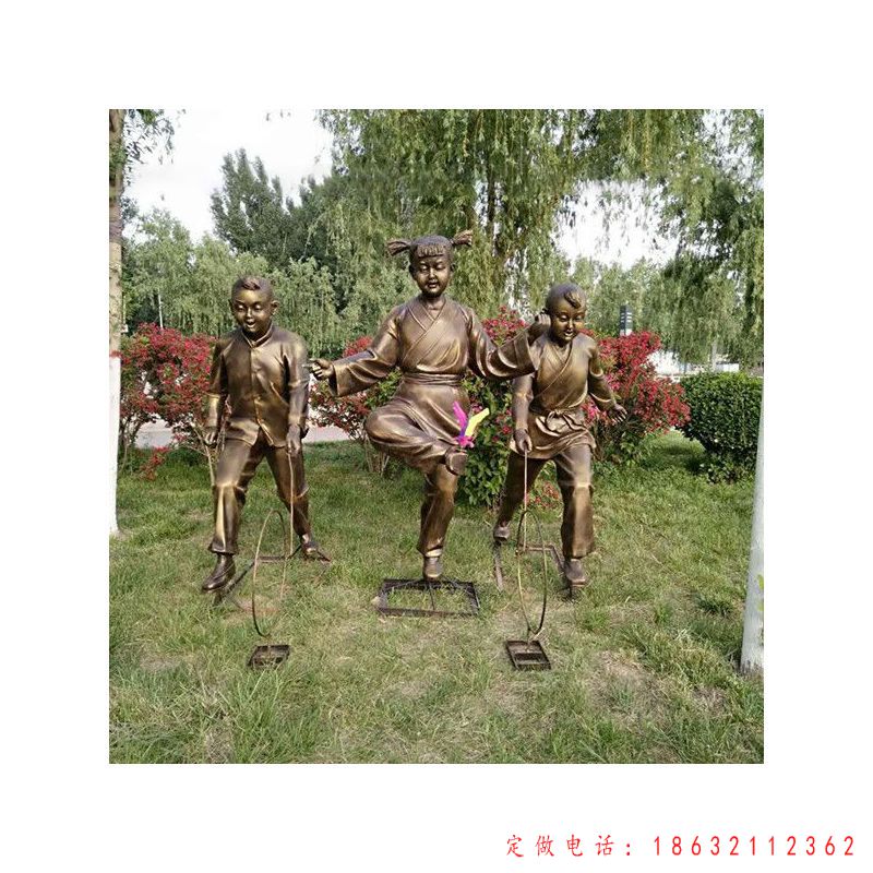 踢毽子和推圆环儿童雕塑（1）