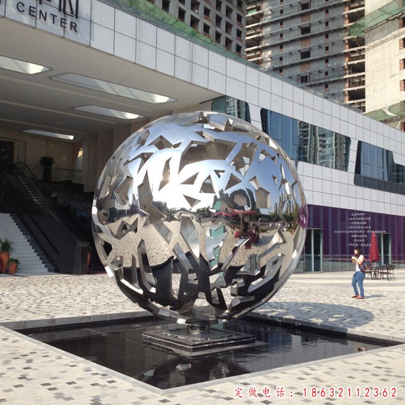 不锈钢镜面镂空球雕塑（1）