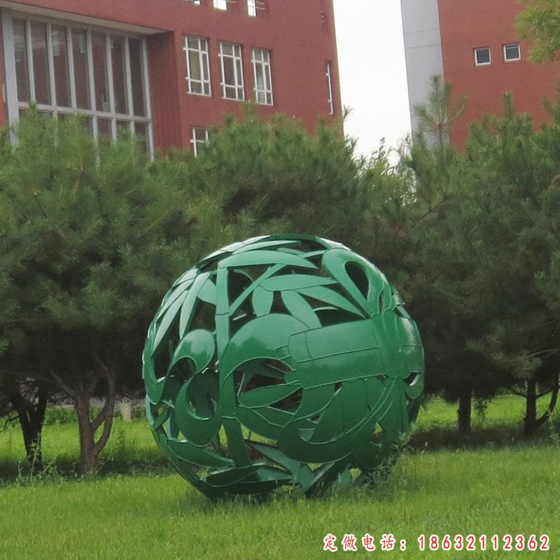 不锈钢绿色镂空球雕塑（1）