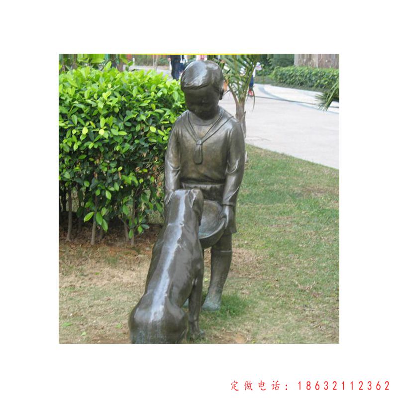 小孩喂小狗喝水城市铜雕（1）
