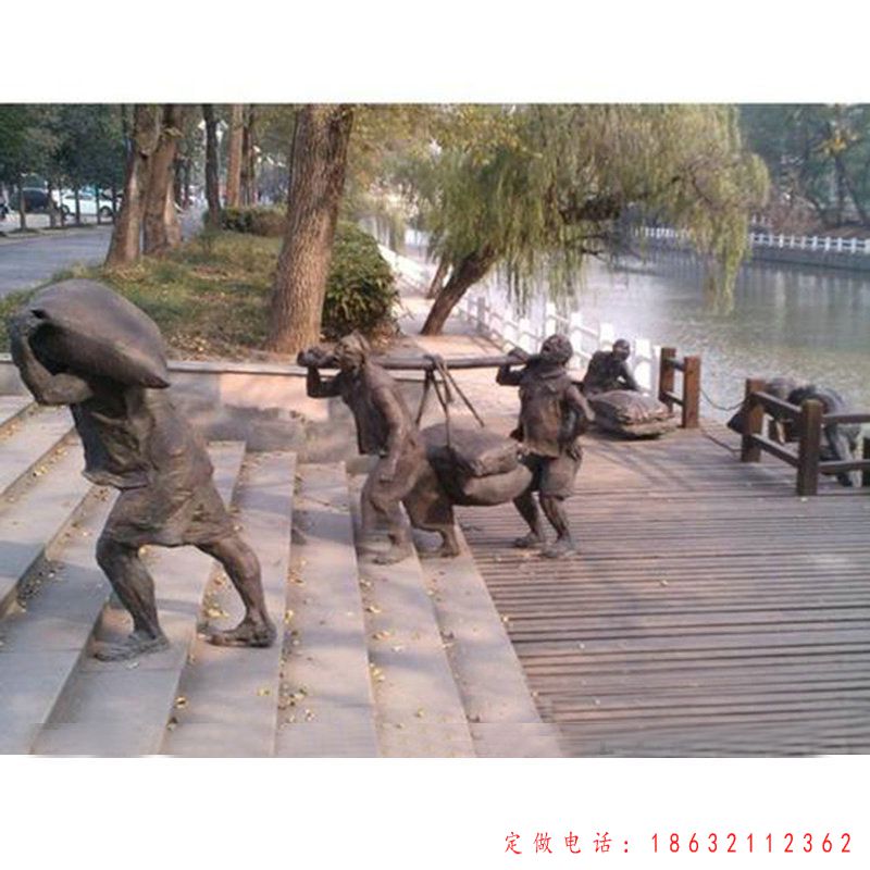 工人搬运人物景观铜雕（1）