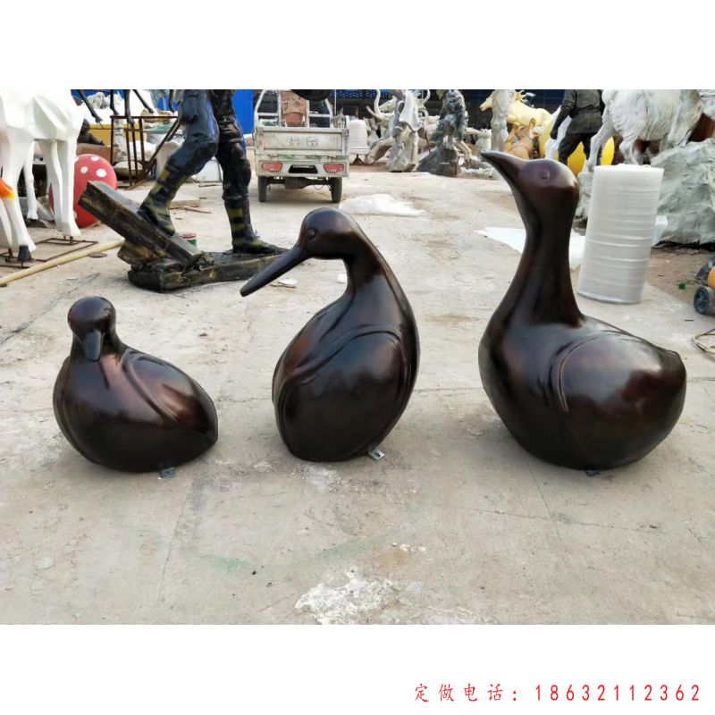 街边抽象鸭子动物铜雕（1）