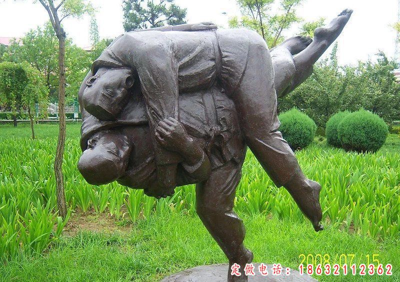过肩摔铜雕，公园人物铜雕_看图王